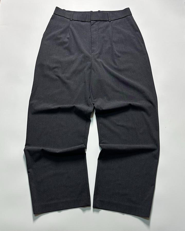 dark grey loose pants by Uniqlo | soprano style