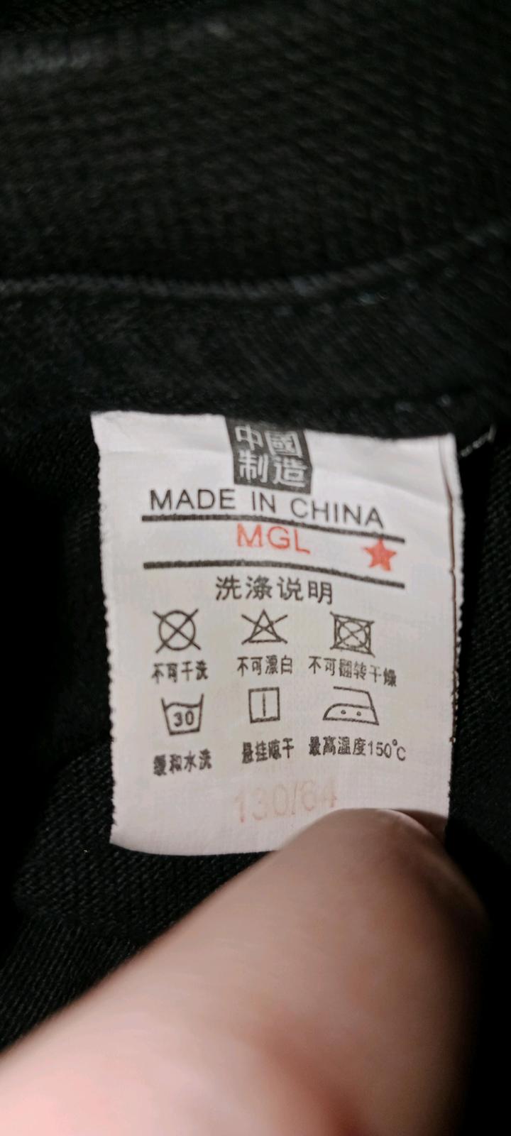 Чёрная футболка