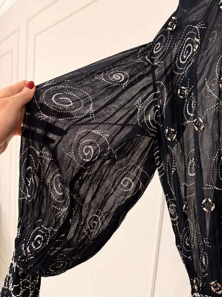 Черное платье с вышивкой Zara