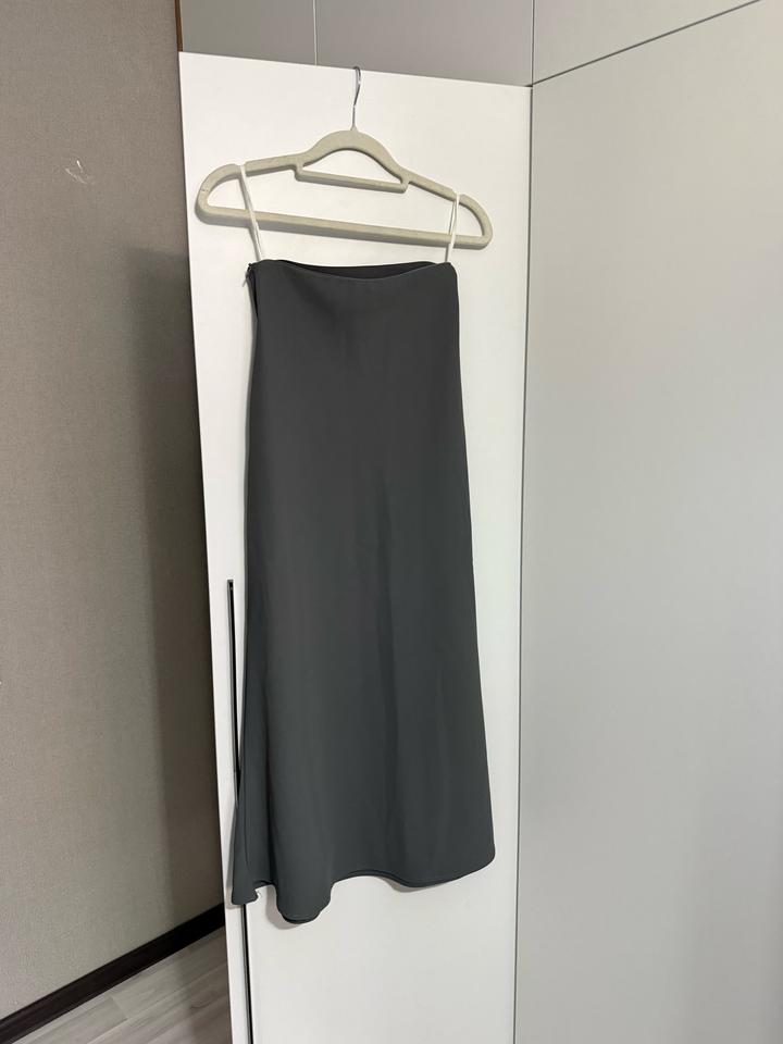 Юбки серая и бежевая