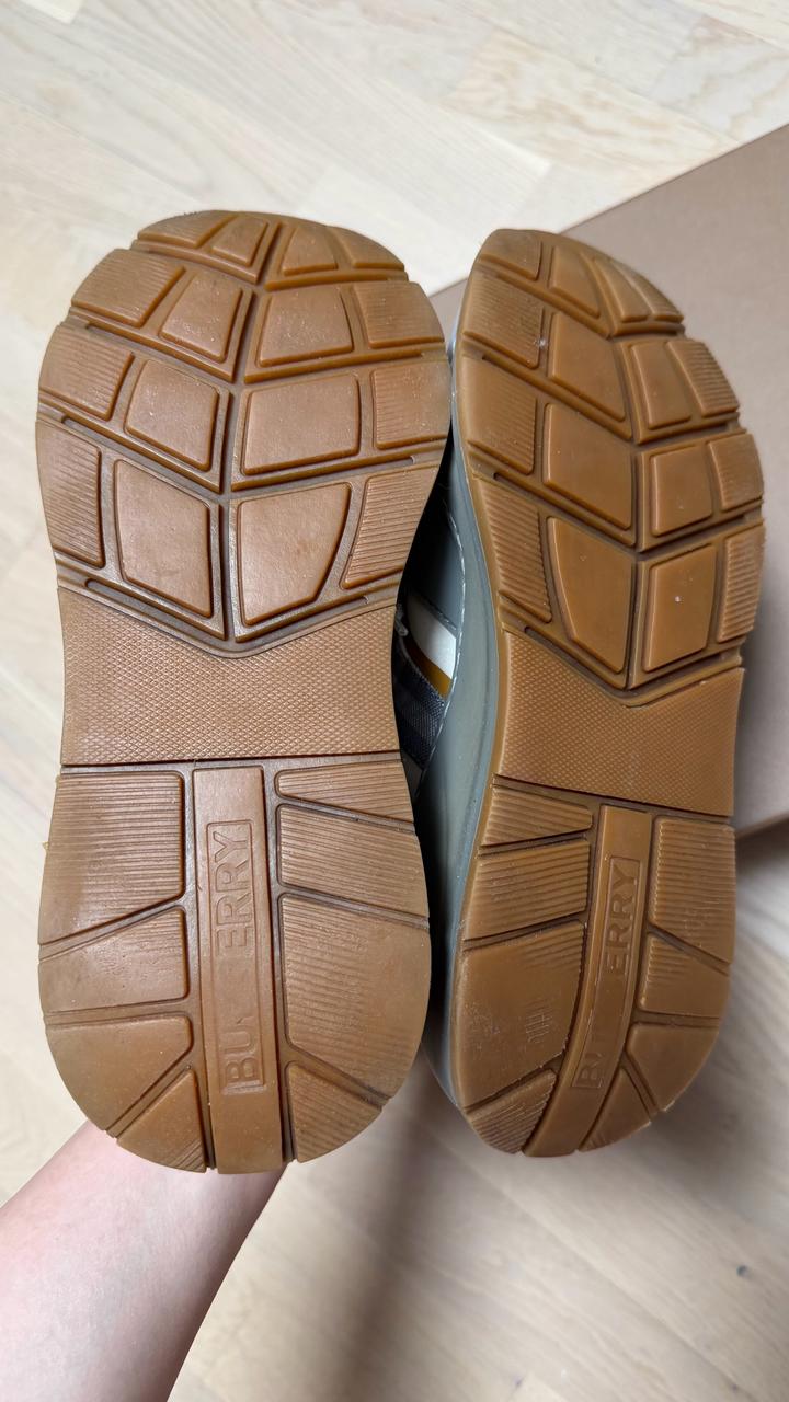 Кроссовки женские Burberry 37 Р