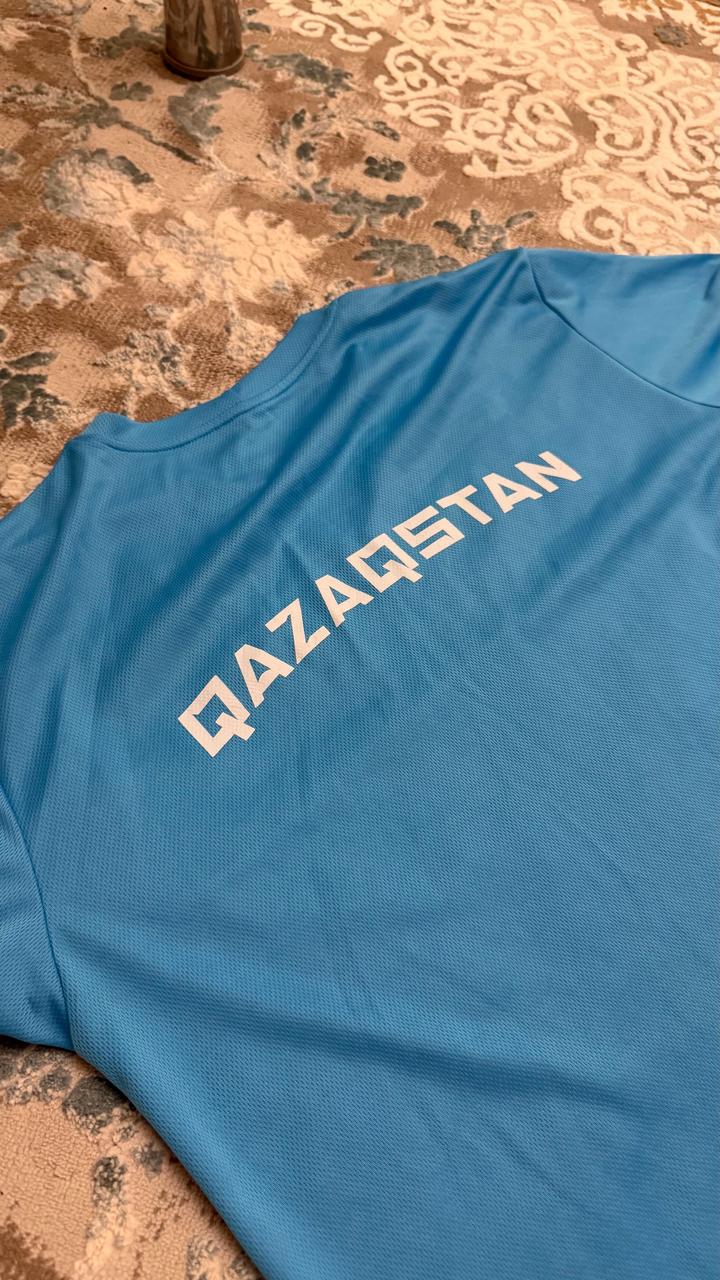 Спортивная синяя футболка, qazaqstan
