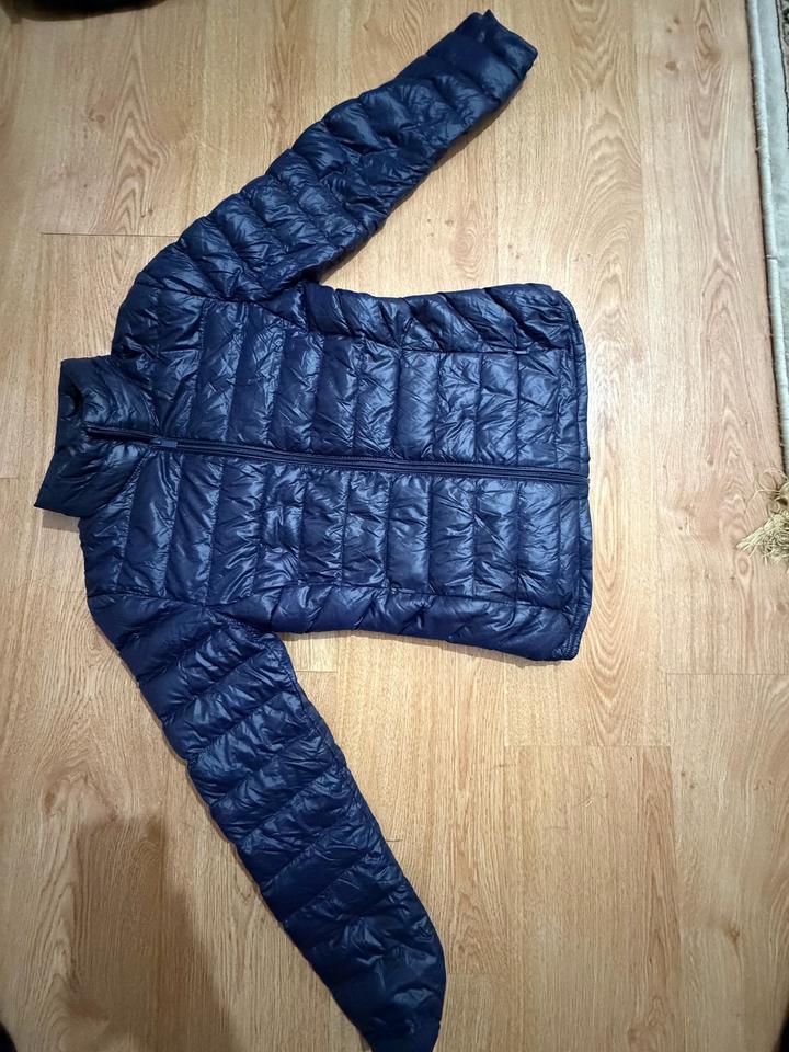 Продам легкие куртки на весну,лето