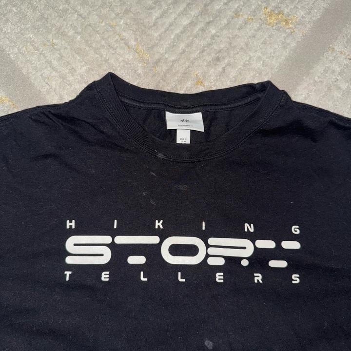 черная футболка H&M