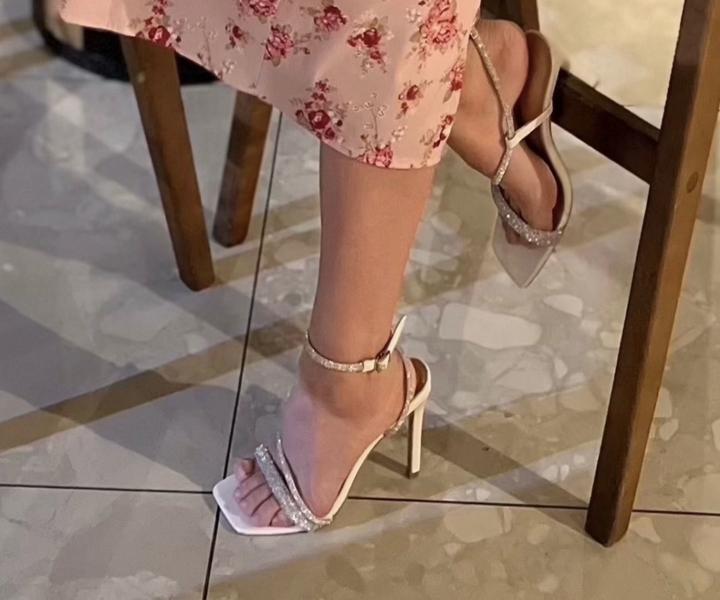 Босоножки белые со стразами 36р.