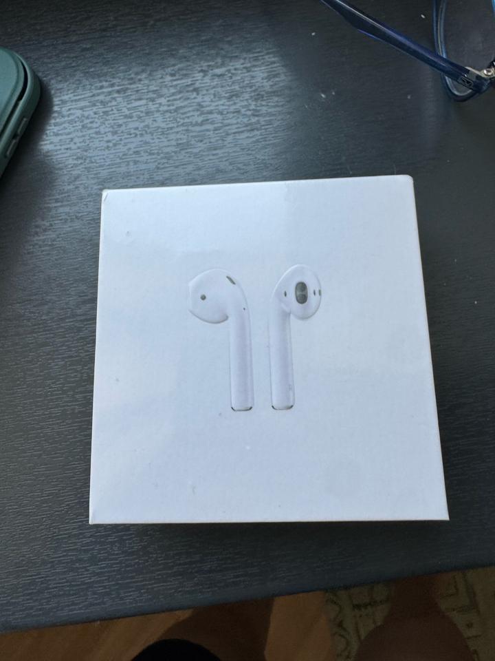 Apple AirPods 2