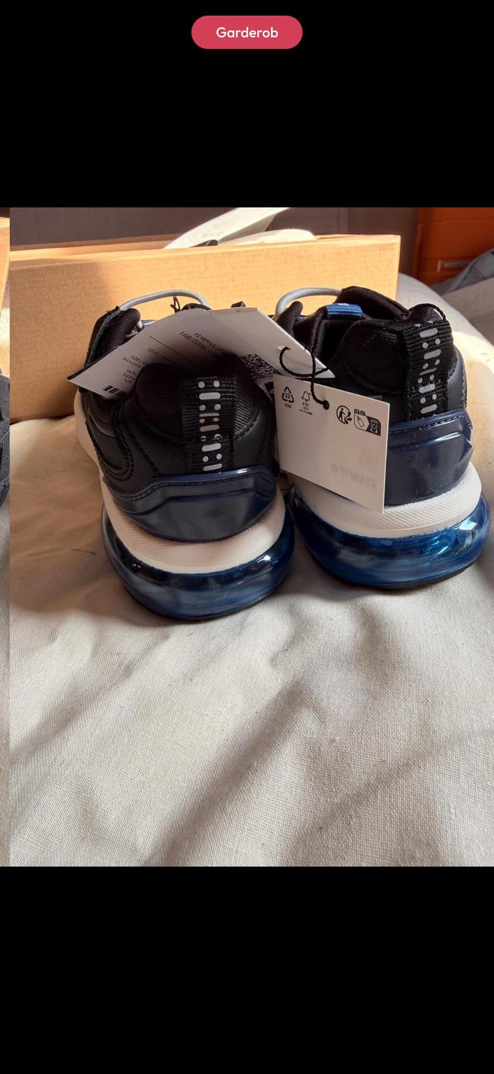 Продам кроссовки детские Zara