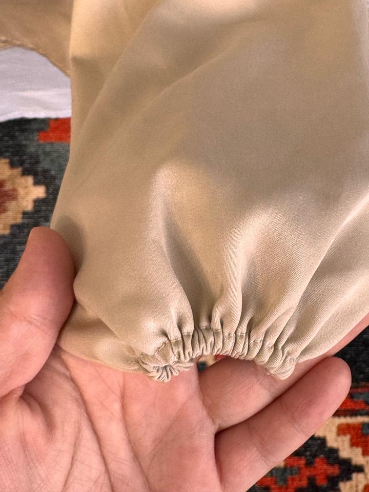 Бежевая блузка