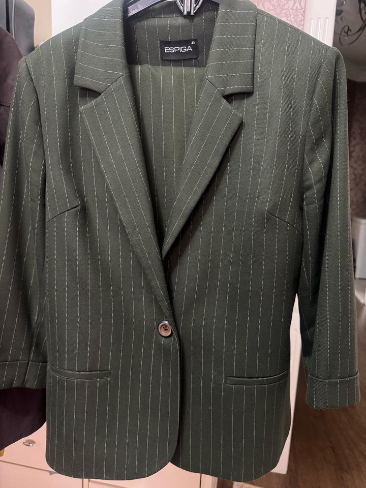 Женский брючный костюм