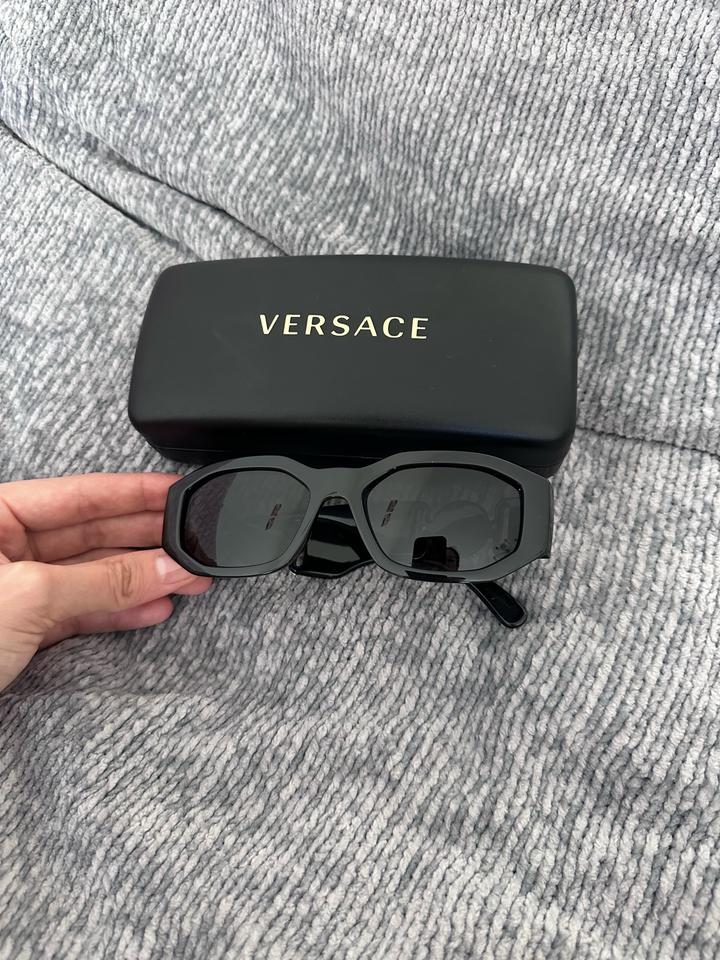 Стильные очки Versace