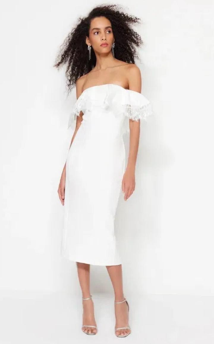 Белое платье