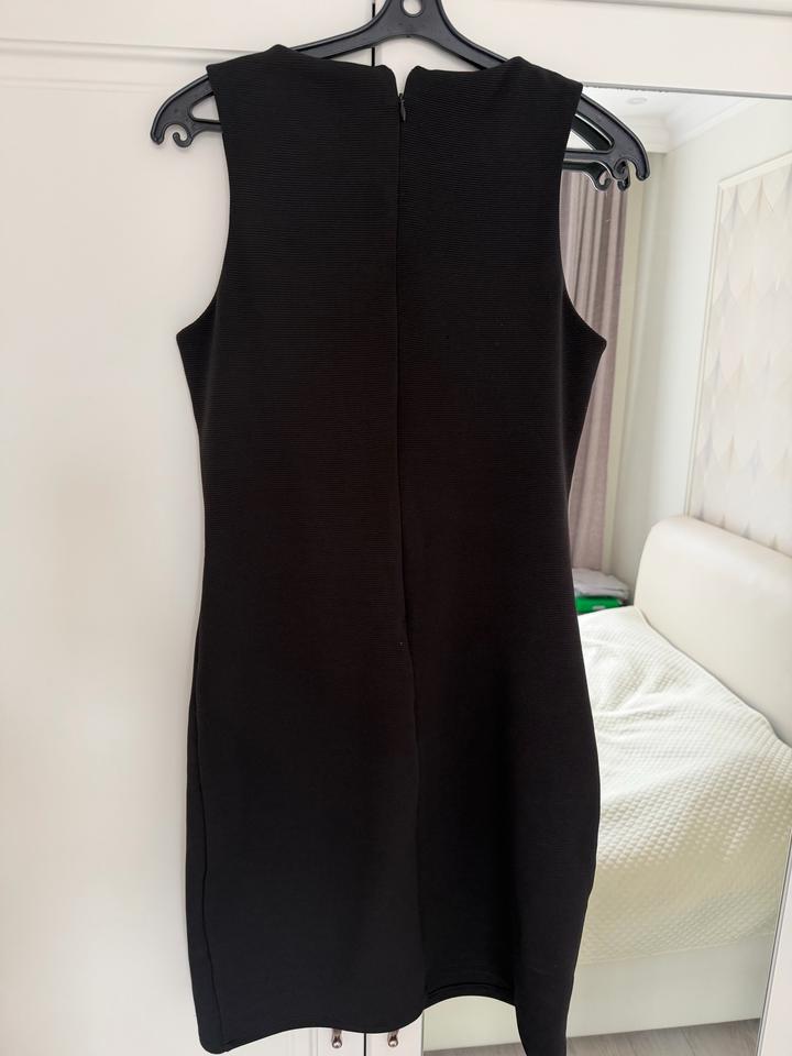 Черное платье