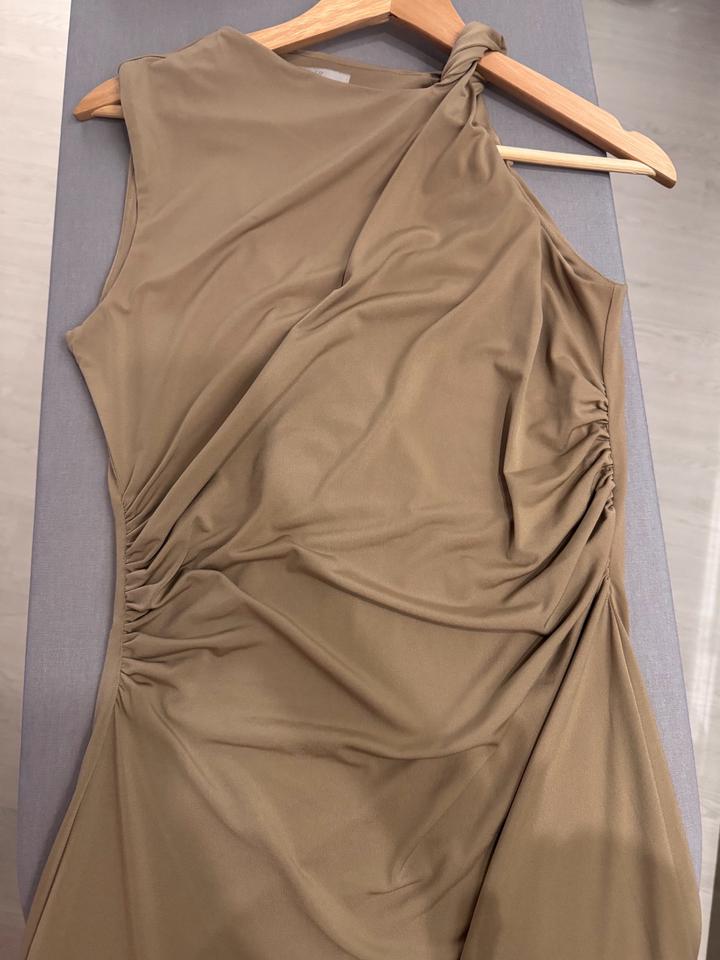 Платье в обтяг H&M