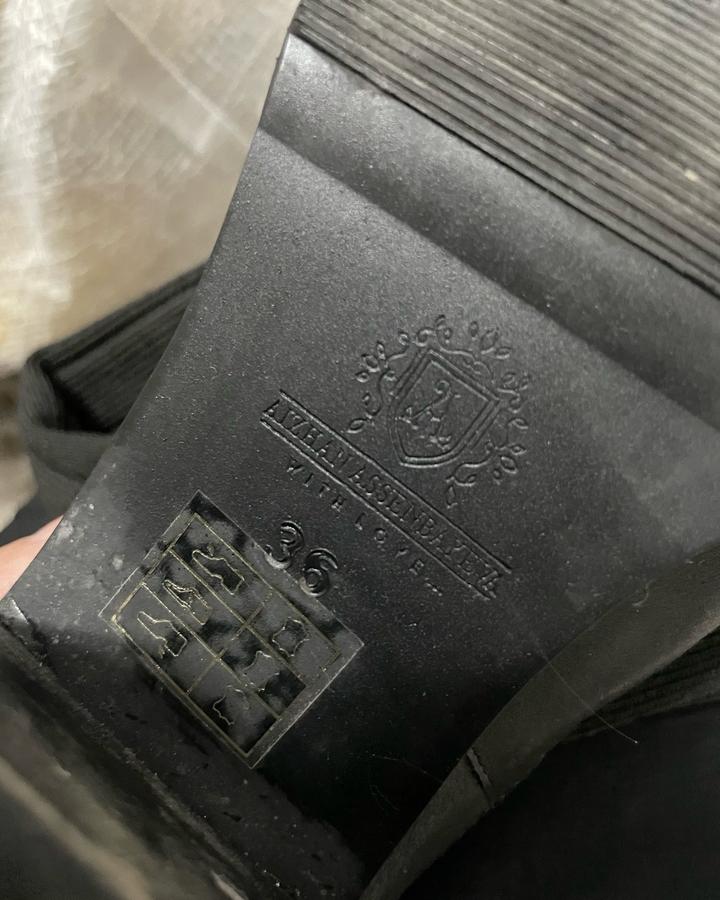 Казахстанский бренд Aizhan Assenbayeva Сапоги кожаные