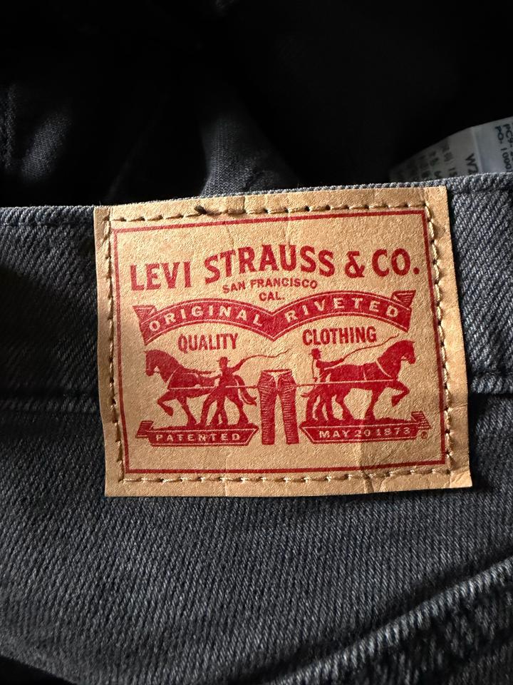 Черные mom jeans Levi’s