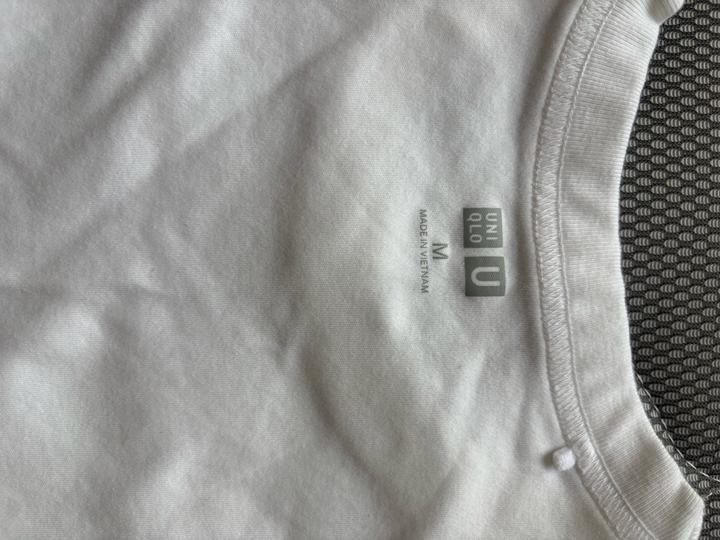 Белая футболка uniqlo