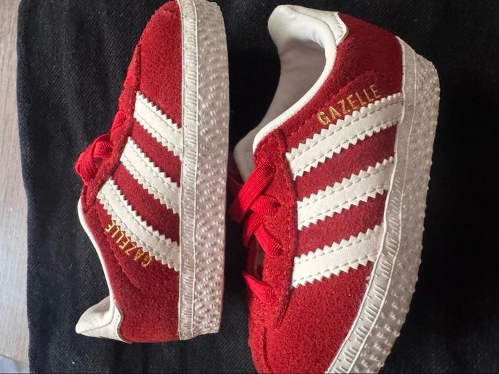 детские кроссовки adidas Gazelle19 р