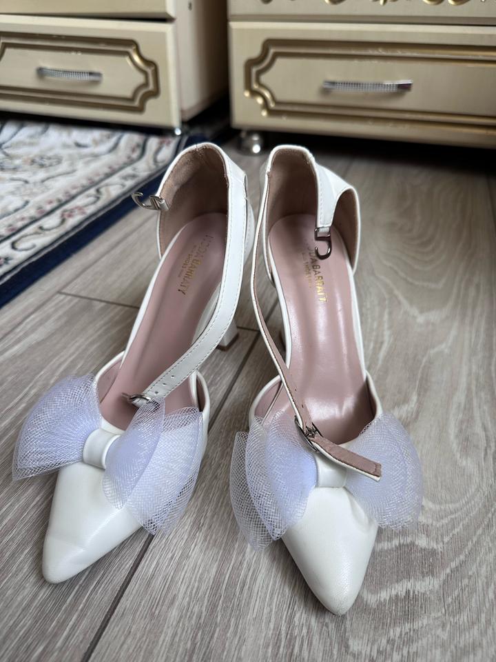 Белый туфли