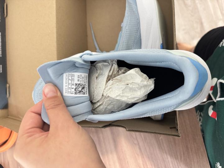 Кроссовки адидас