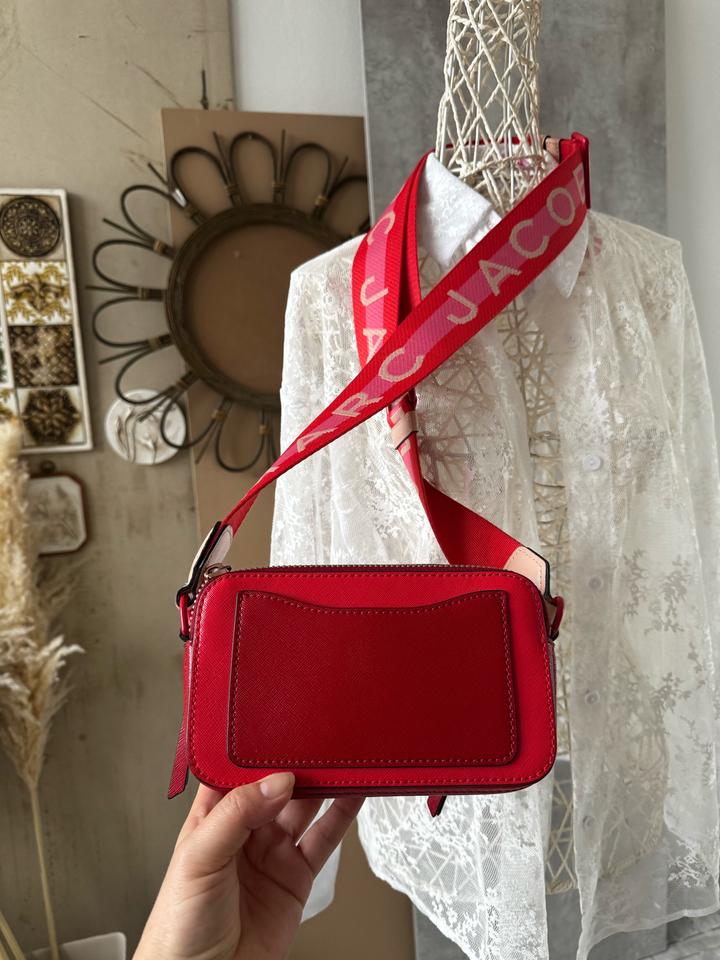 Сумка Marc Jacobs Snapshot — statement в красном