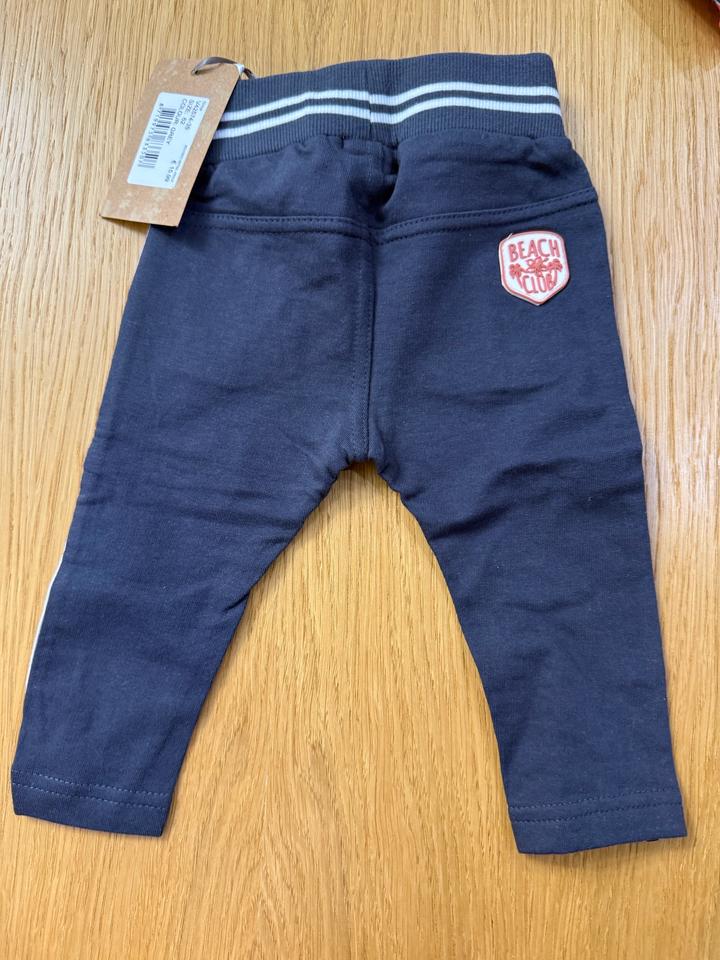 Симпотичные штанишки для новорожденного малыша