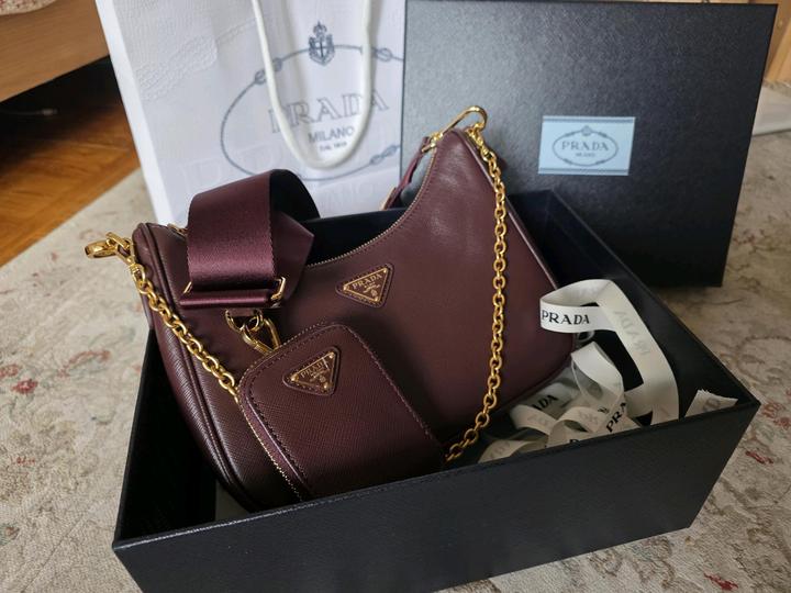 Сумка Prada Re-Edition 2005 Saffiano
