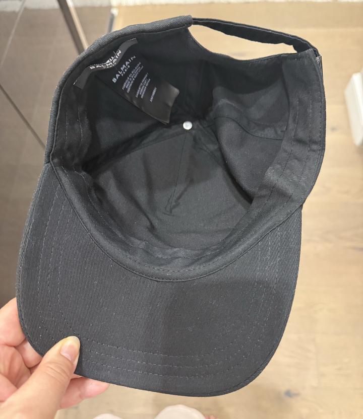 Продам кепку Balmain оригинал