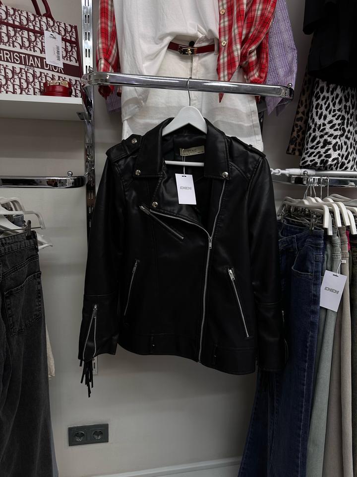 Куртка-косуха чёрная с бахромой