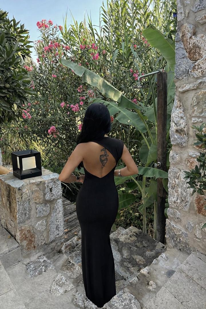 Черное платье от Eyyo