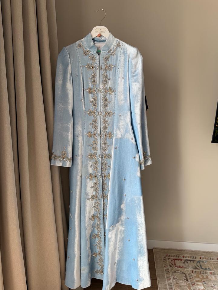 Бархатный бешпент нежно-голубого цвета