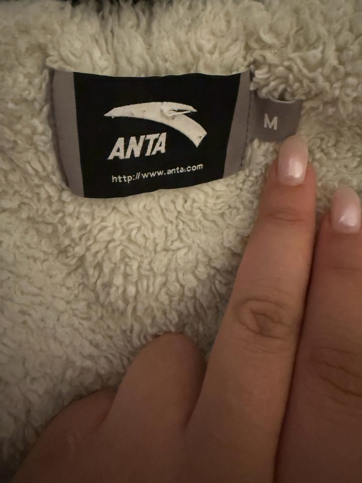 Женская куртка Anta