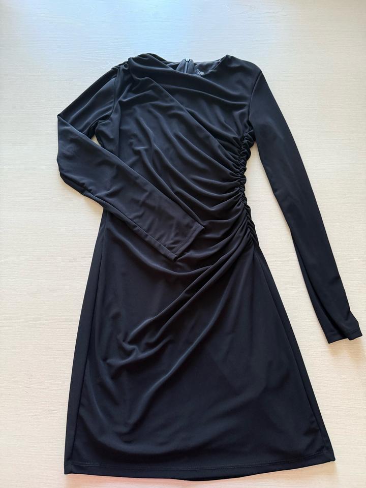 Чёрное мини-платье Zara