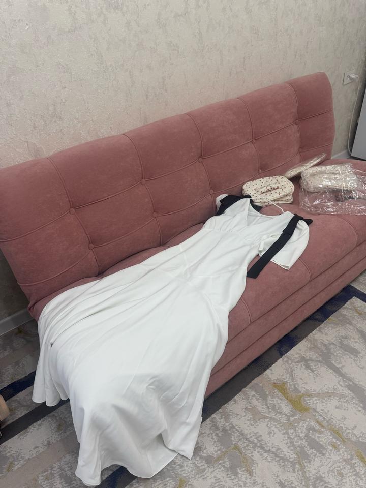 Белое платье Кендалл Дженнер