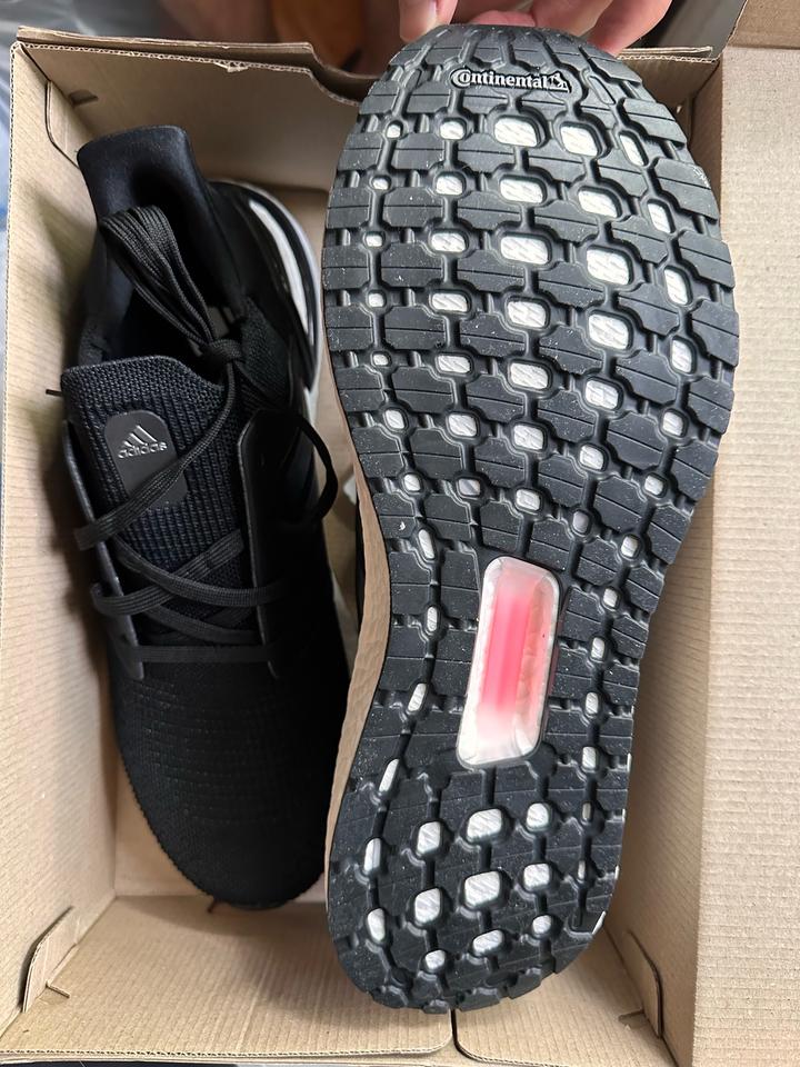Кроссовки adidas Ultraboost 20