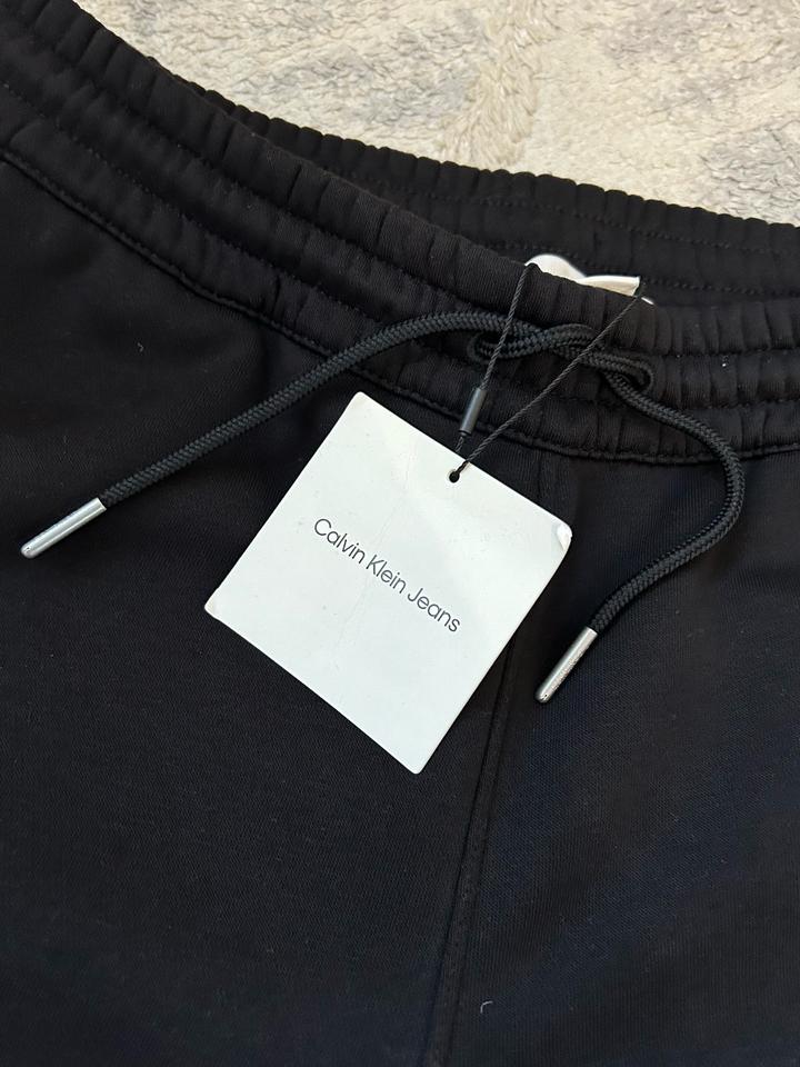 Продам новые штаны от Calvin Klein на флисе