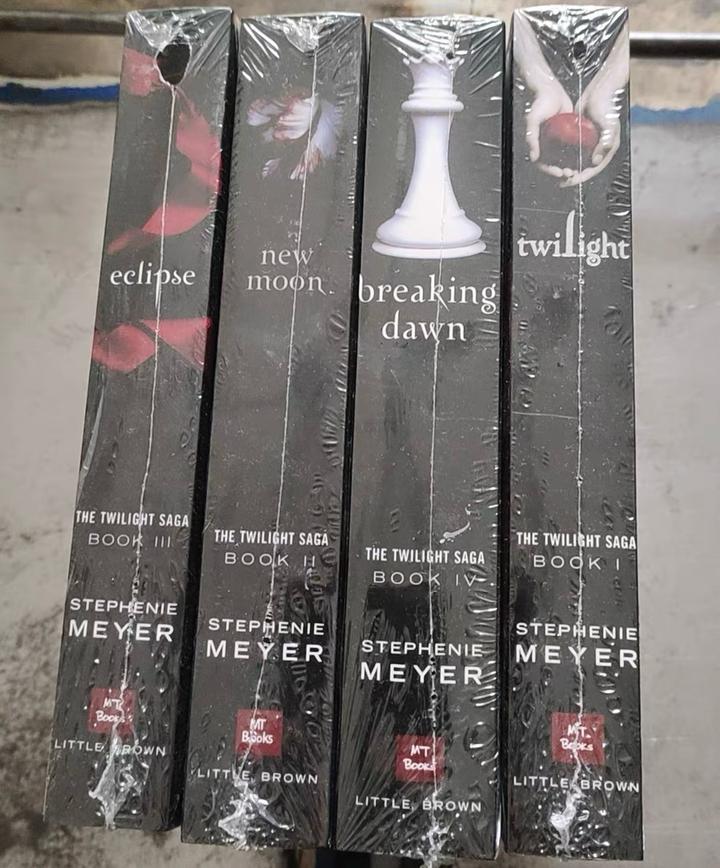 Серия книг «Сумерки»