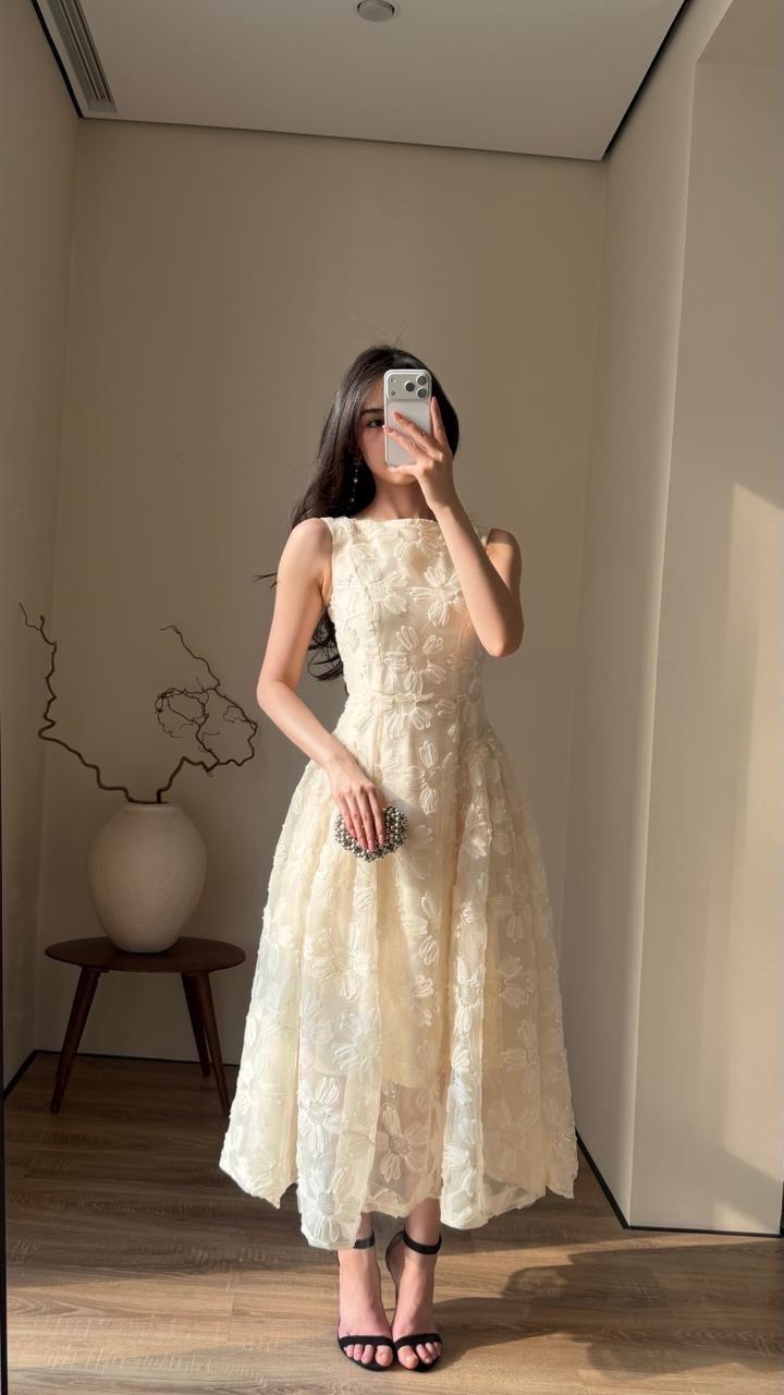 Бежевое платье