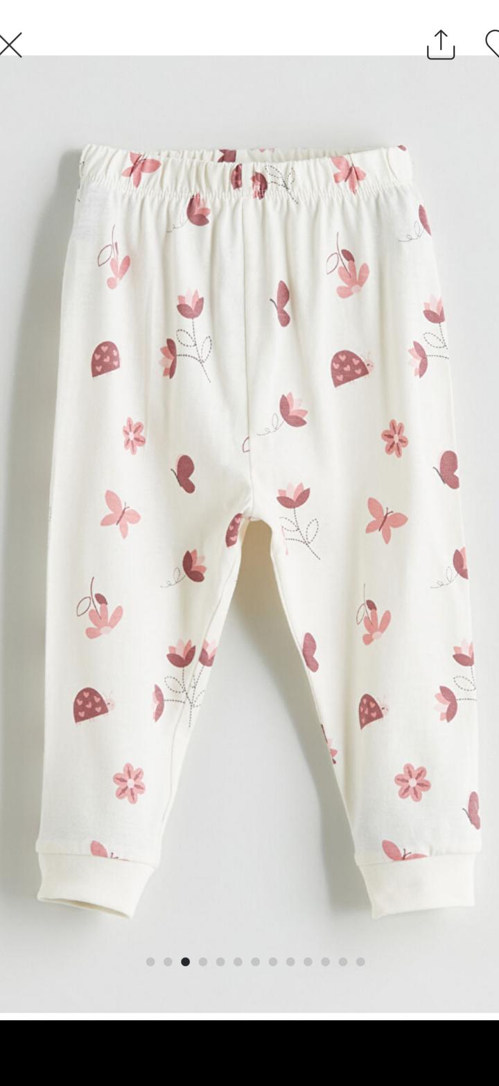 Пижамы 2 шт на 3-4 года .