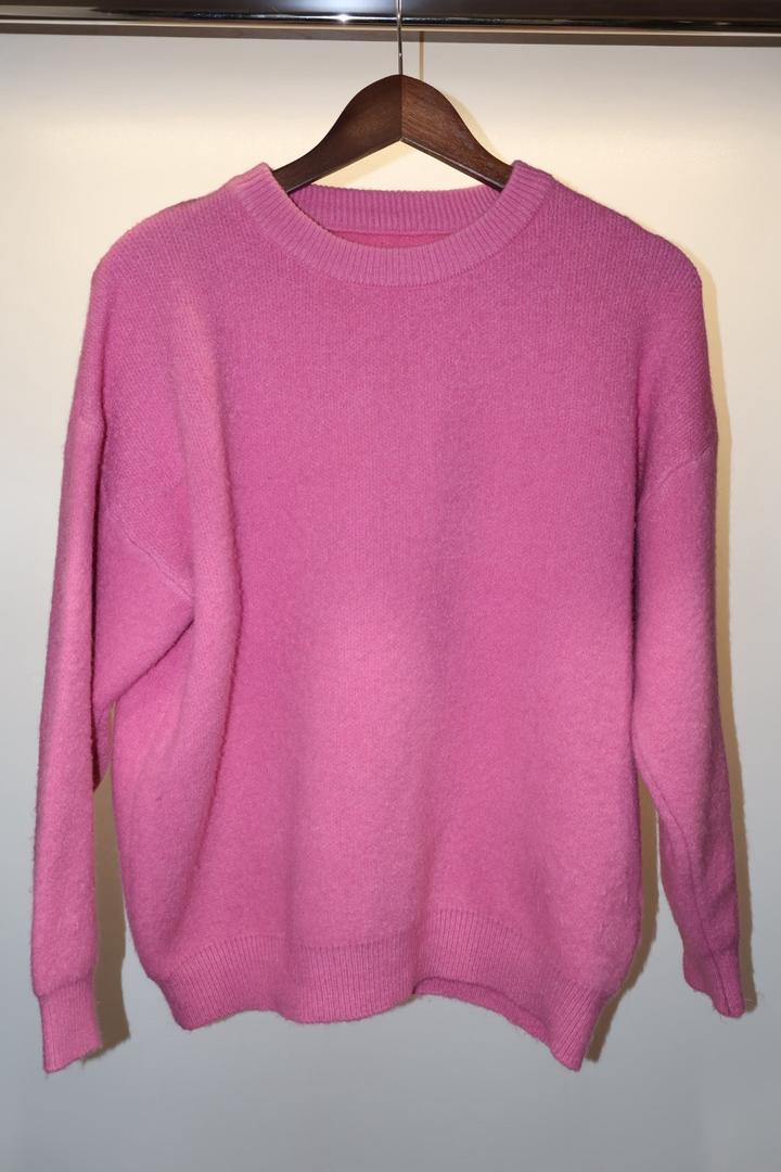 Розовый свитер от Nora