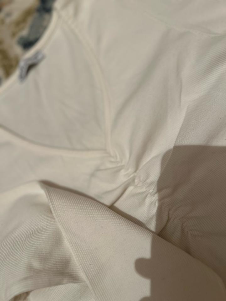 Белый лонгслив (кофта)