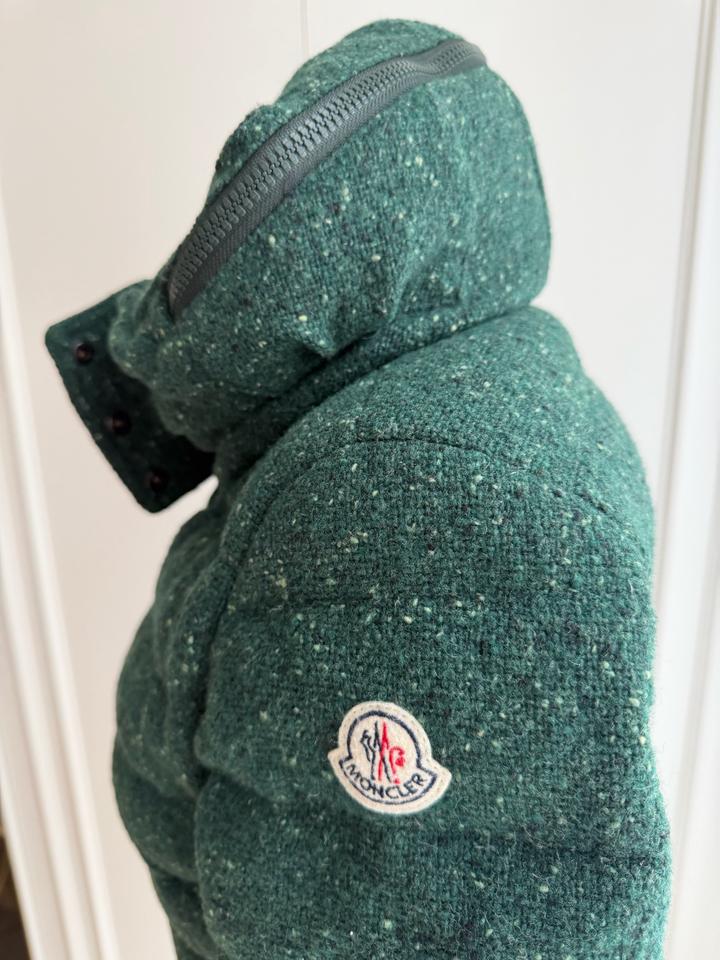 Пуховик жен. Moncler, размер xs