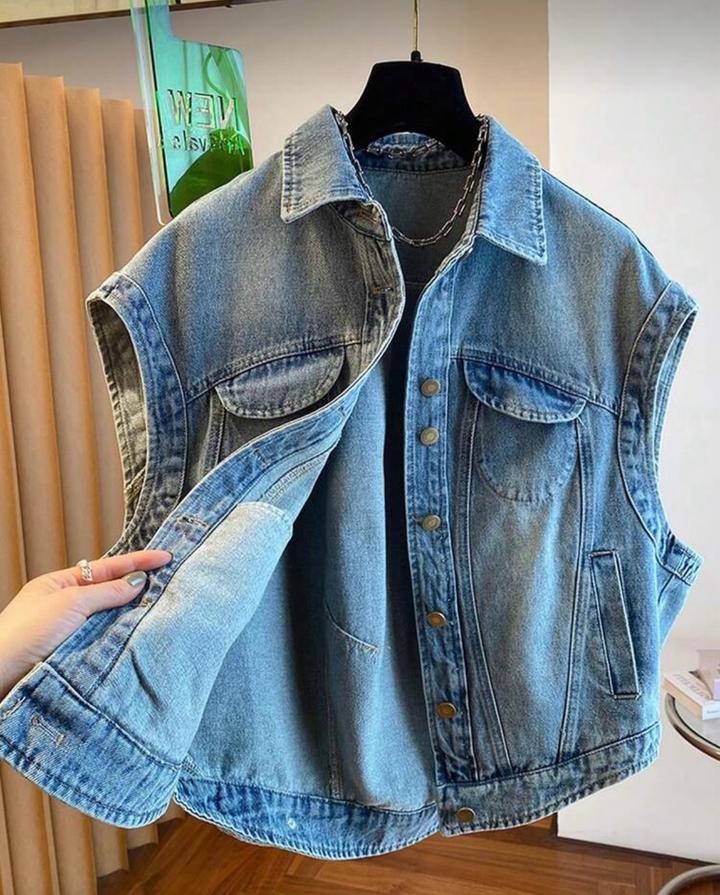 Стильная джинсовая безрукавка