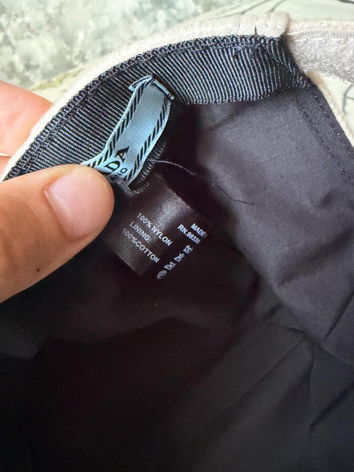 Кепка Prada