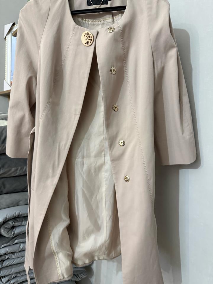 Плащь бежевое