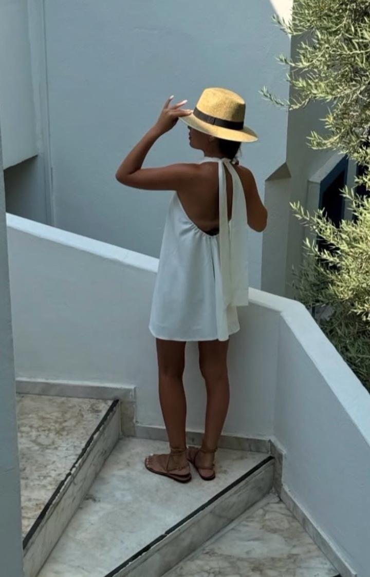 Платье шелковое с открытой спинкой