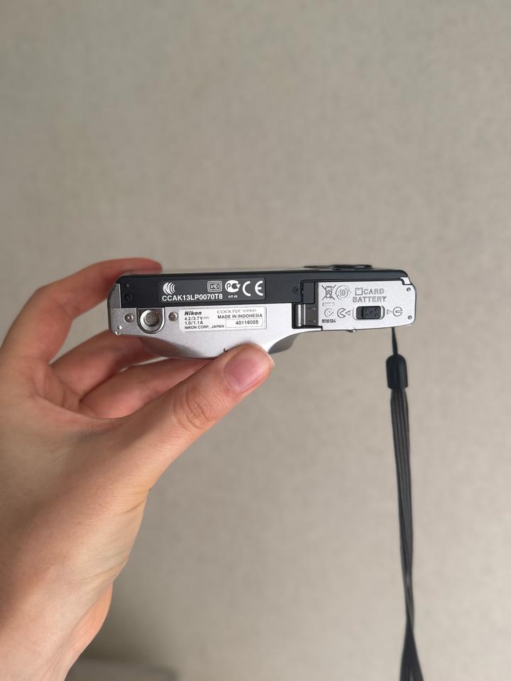 Nikon Coolpix S9500