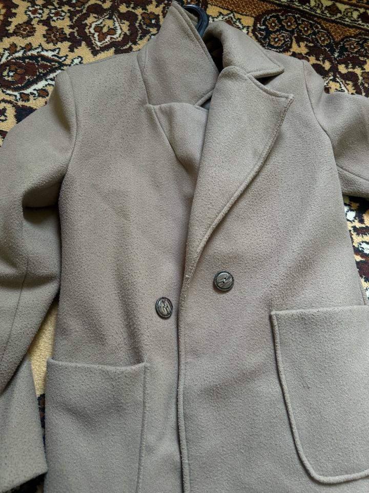 Бежевое пальто ELEGANT