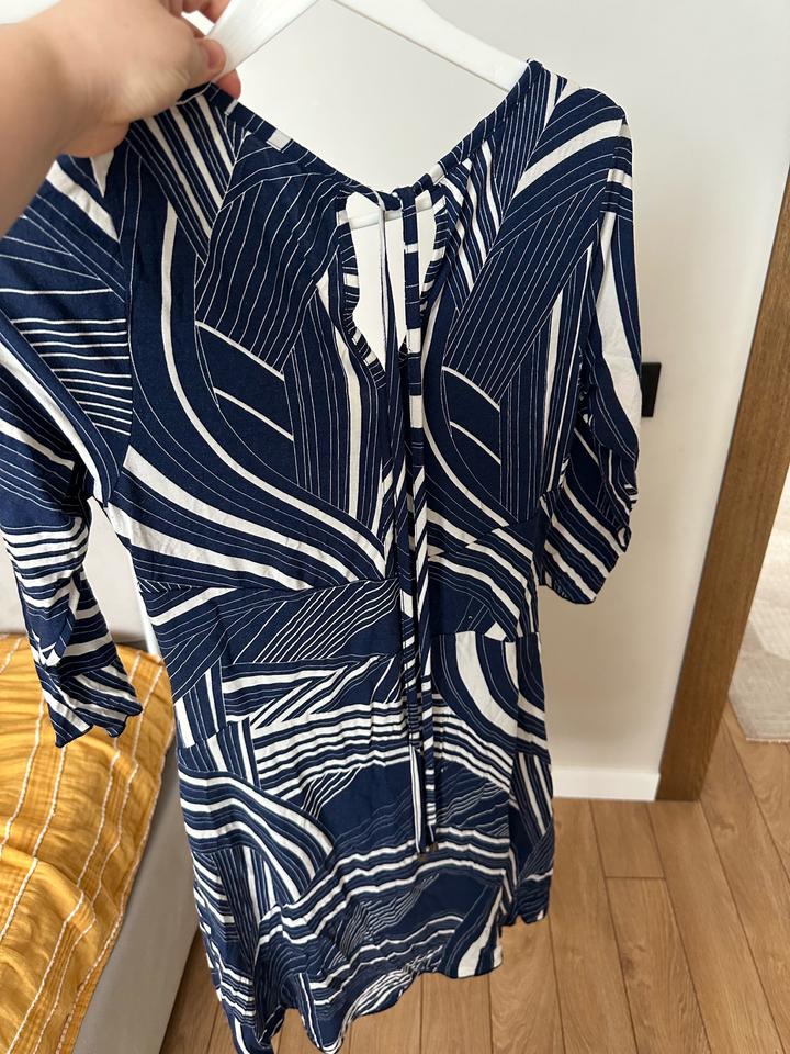 Платье до колен