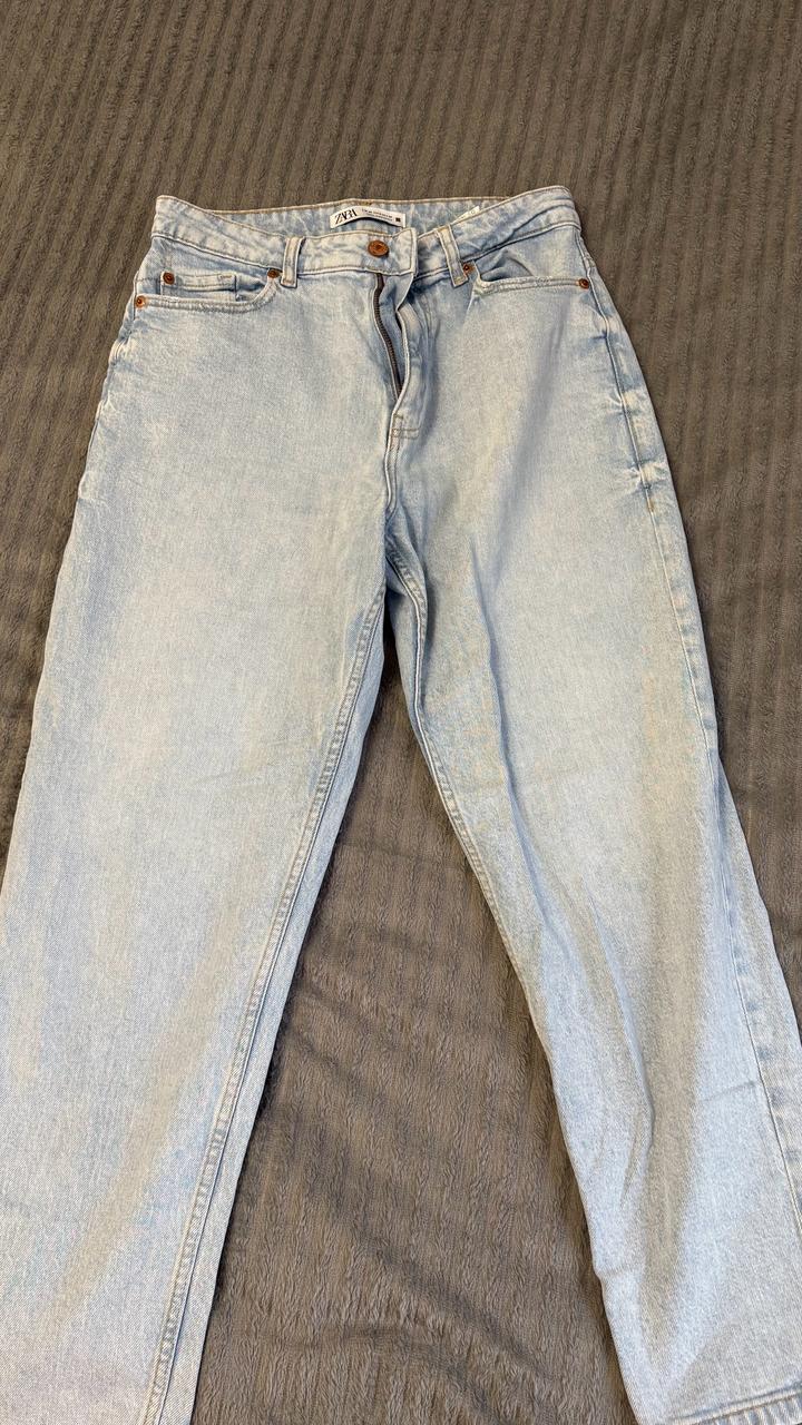 Голубые джинсы Zara