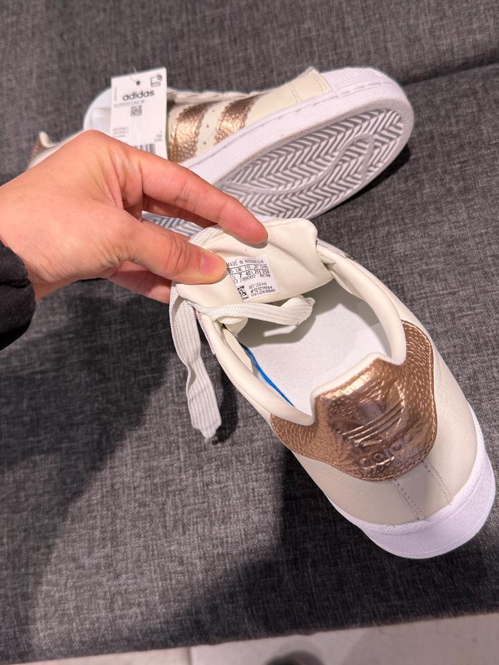 Кроссовки adidas